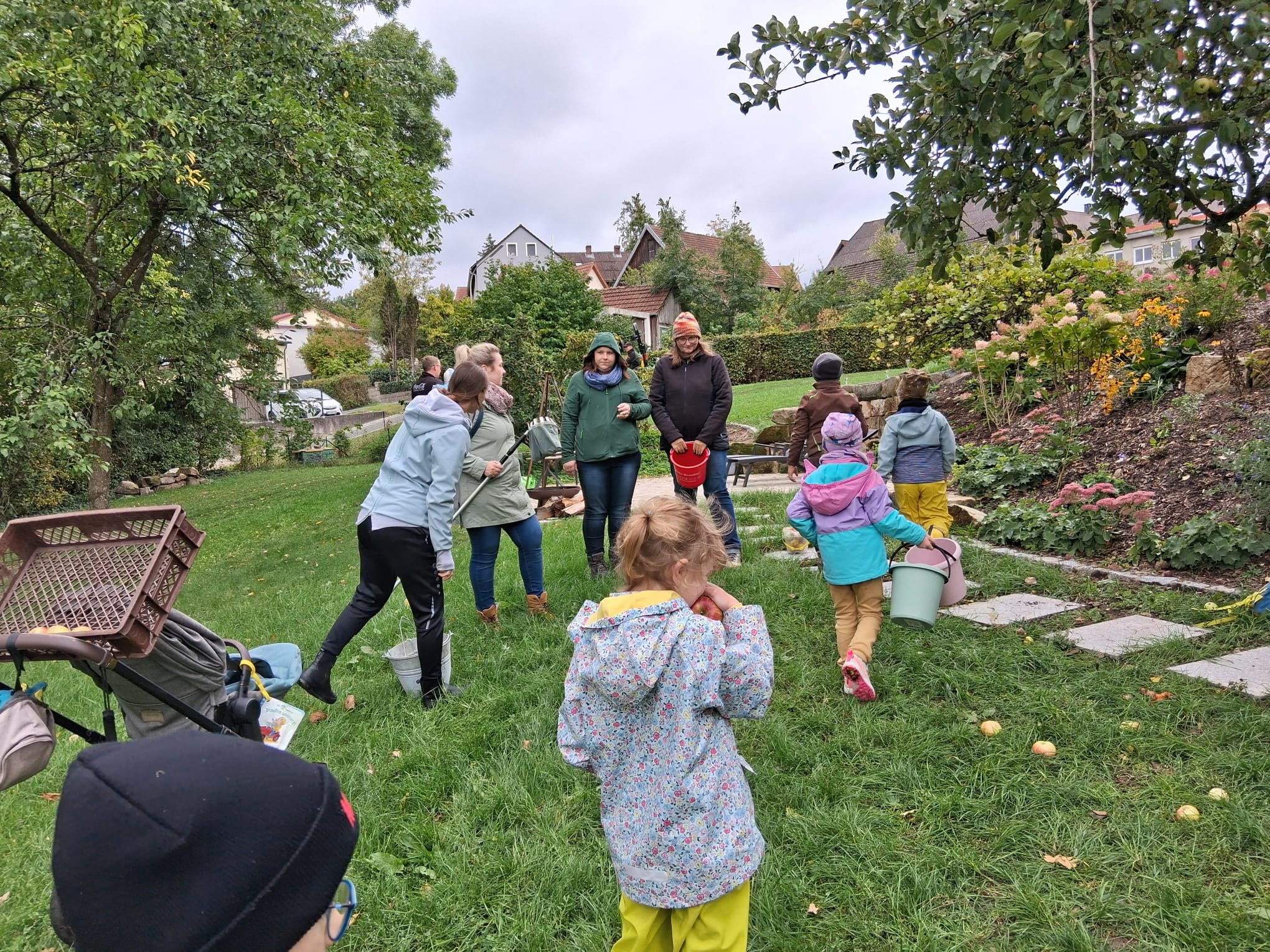 Apfel-Grips-Aktio mit Kita Emtmannsberg 01