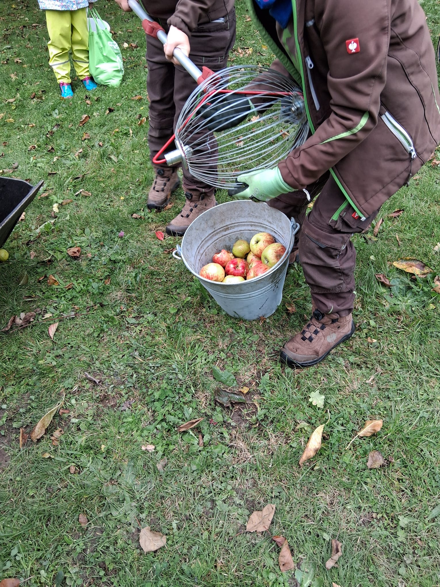 Apfel-Grips-Aktio mit Kita Emtmannsberg 03